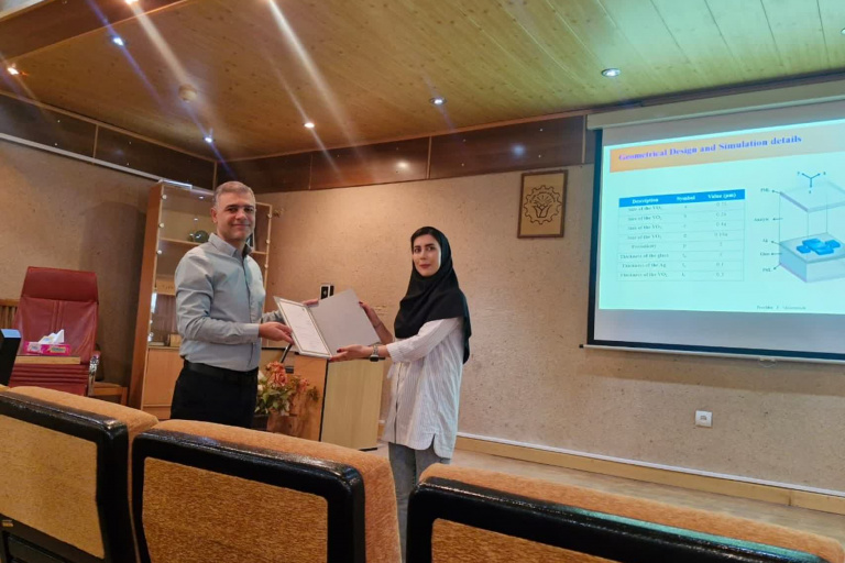 سخنرانی علمی انجمن علمی فیزیک و فوتونیک طراحی و ساخت آرایه های مبتنی بر مواد انتقال فاز عایق-فلز