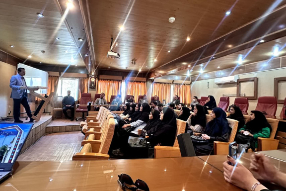 جلسه معارفه دانشجویان تحصیلات تکمیلی جدید الورود در سال تحصیلی ۱۴۰۵-۱۴۰۴ دانشکده فیزیک