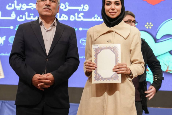 درخشش دانشجوی دکترای فوتونیک سرکارخانم زهرا فرخی به عنوان دانشجوی نمونه پژوهشی دانشگاه