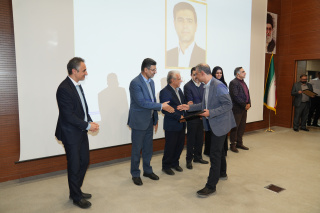 انتخاب آقای دکتر پاکارزاده به عنوان استاد راهنمای پایان نامه برتر ارتباط با صنعت